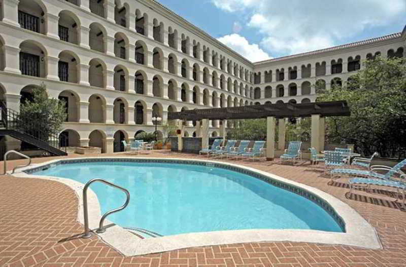 Doubletree By Hilton Austin Hotel Exterior photo